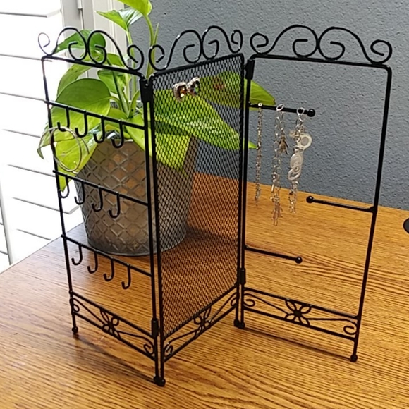 Other - Metal Jewelry organizer